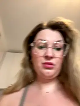 Teya moon  online show from September 19, 2025, 5:13 pm