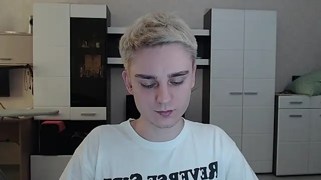 angryzan online show from March 7, 2025, 7:52 am