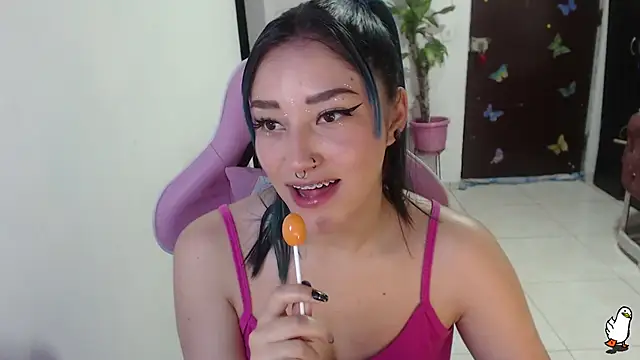 littleangel1 m online show from November 4, 2025, 9:36 pm