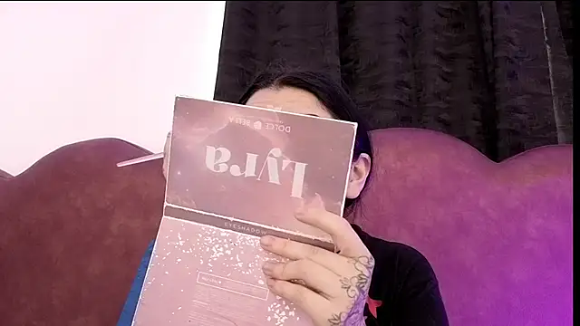 sophy rock online show from April 18, 2026, 2:43 pm