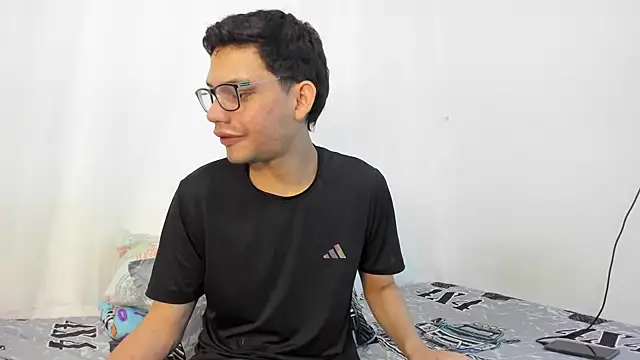 Diego-Monsalve online show from March 24, 2026, 11:21 pm