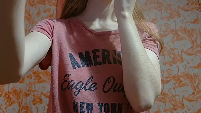 strawberrysmoothie online show from December 13, 2024, 10:02 pm