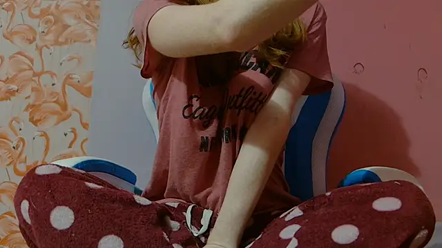 strawberrysmoothie online show from December 31, 2024, 2:40 am