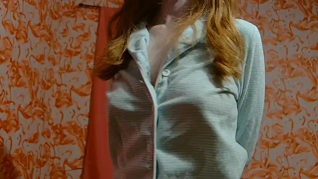 strawberrysmoothie online show from January 10, 2025, 3:29 am