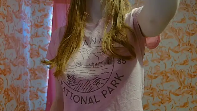 strawberrysmoothie online show from March 3, 2025, 9:15 pm