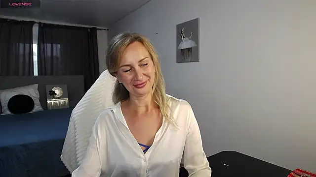 Snapshot of Vanessa_Nowak chatting on July 5, 2026, 1:40 pm Vanessa Nowak online show from July 5, 2026, 1:40 pm