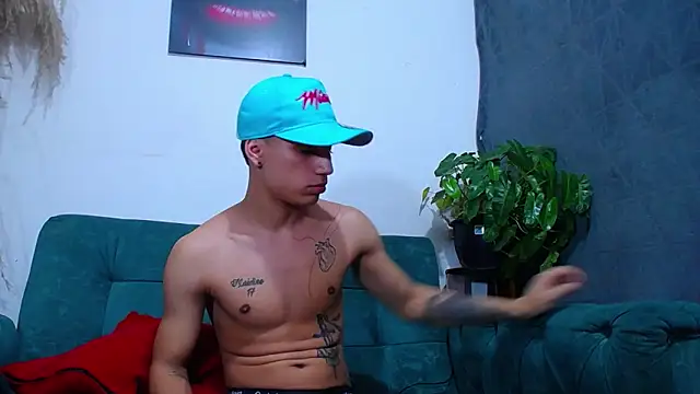 Leon hot X online show from February 7, 2025, 1:47 am