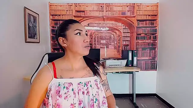 khiara moretti online show from February 5, 2025, 7:53 pm