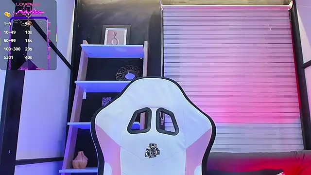 Agathaargent  online show from February 25, 2025, 12:34 pm