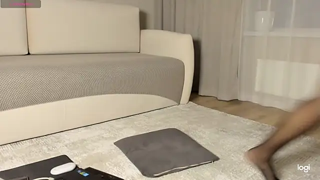 AmelinaLove online show from December 17, 2025, 1:55 am