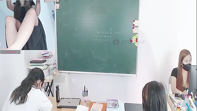 Snapshot of _Math_ chatting on October 28, 2025, 3:21 am Math online show from October 28, 2025, 3:21 am