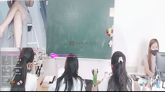 Snapshot of _Math_ chatting on November 8, 2025, 3:07 am Math online show from November 8, 2025, 3:07 am