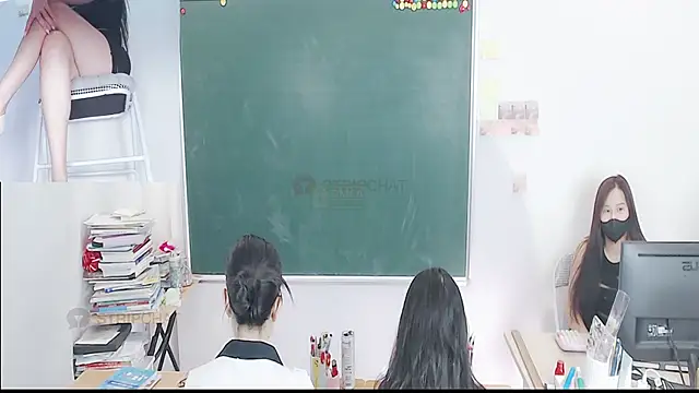 Snapshot of _Math_ chatting on November 16, 2025, 9:26 am Math online show from November 16, 2025, 9:26 am