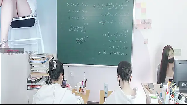 Snapshot of _Math_ chatting on November 20, 2025, 10:48 am Math online show from November 20, 2025, 10:48 am