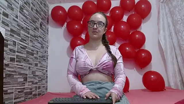 Venus Santana online show from February 16, 2026, 5:42 pm