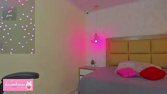 LARSONMIA online show from March 4, 2026, 12:22 pm