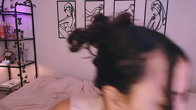 Megan Rodrigo online show from October 20, 2025, 7:03 pm