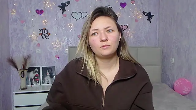 SallyVerda online show from February 6, 2025, 6:56 pm