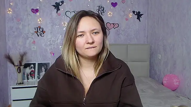 SallyVerda online show from February 7, 2025, 7:27 pm