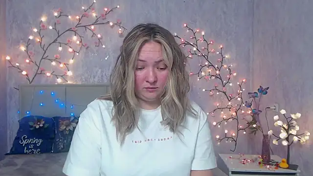 Snapshot of SallyVerda chatting on April 28, 2026, 6:13 pm SallyVerda online show from April 28, 2026, 6:13 pm