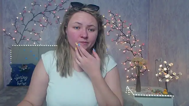 Snapshot of SallyVerda chatting on May 4, 2026, 6:15 pm SallyVerda online show from May 4, 2026, 6:15 pm