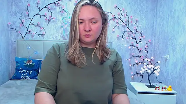 Snapshot of SallyVerda chatting on May 19, 2026, 1:56 am SallyVerda online show from May 19, 2026, 1:56 am