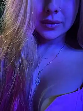 Amber Martins  online show from February 8, 2025, 6:33 am