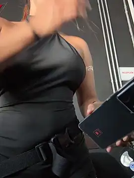 Amber Martins  online show from February 10, 2025, 6:24 pm