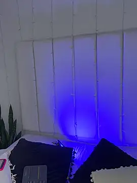 Amber Martins  online show from February 25, 2025, 8:41 pm