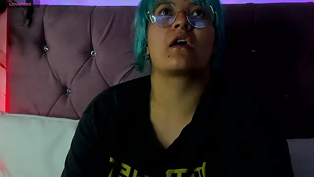 lucky-leah online show from February 26, 2025, 3:21 am