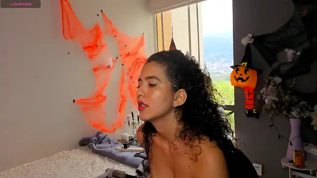 arteverena online show from October 11, 2025, 7:45 pm