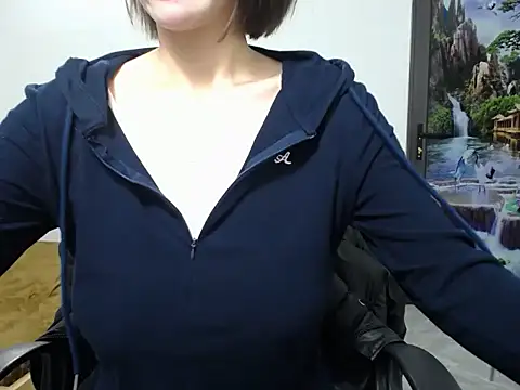 Love bug15 online show from February 26, 2025, 7:20 am