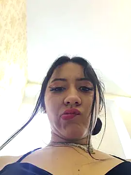 LuciaTomson online show from November 17, 2025, 1:50 pm