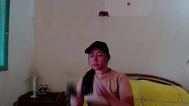 LuciaTomson online show from April 29, 2026, 10:16 pm