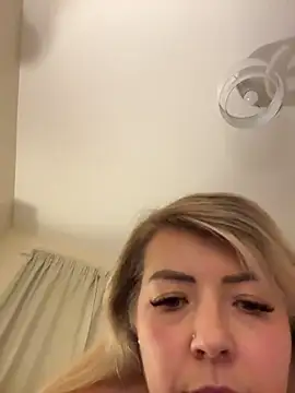 xxcurvyjessiexx online show from November 6, 2025, 8:32 pm