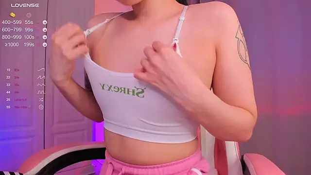 FreyaRaya online show from December 8, 2024, 4:39 pm