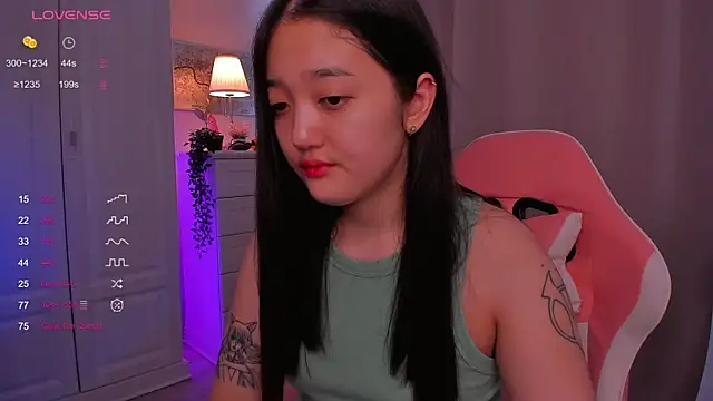 FreyaRaya online show from February 15, 2025, 8:54 am