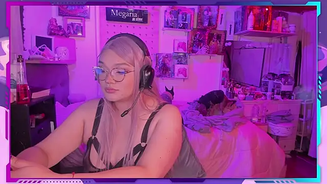 MegariaB online show from October 17, 2025, 4:04 am