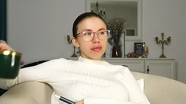 ivyleague  online show from October 12, 2025, 4:11 am