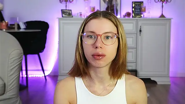 ivyleague  online show from October 28, 2025, 5:22 am