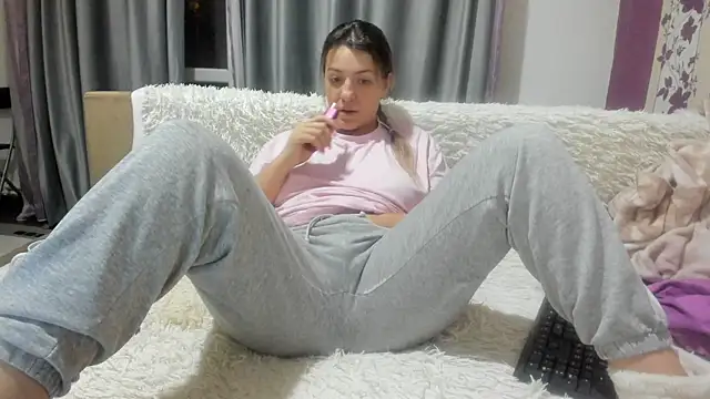 Dyana Kaylinn online show from January 18, 2025, 4:59 am