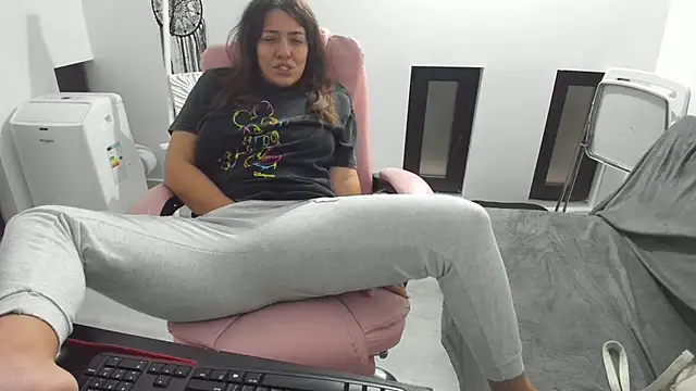 Dyana Kaylinn online show from September 11, 2025, 3:50 am