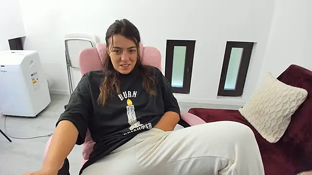 Dyana Kaylinn online show from September 28, 2025, 4:40 am