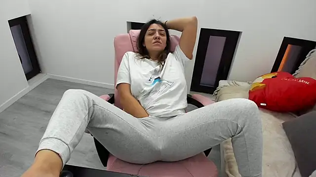 Dyana Kaylinn online show from January 13, 2026, 5:35 am