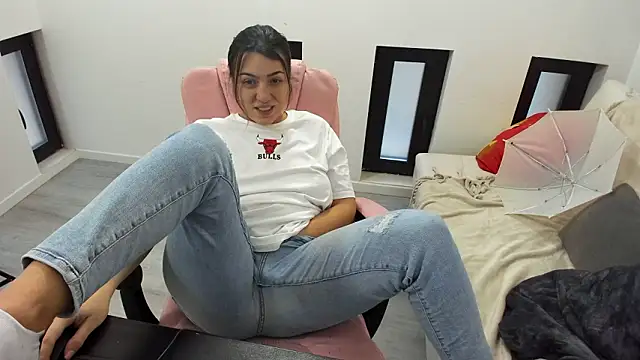 Dyana Kaylinn online show from February 1, 2026, 5:50 am