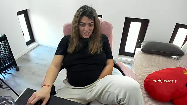 Dyana Kaylinn online show from April 18, 2026, 4:49 am