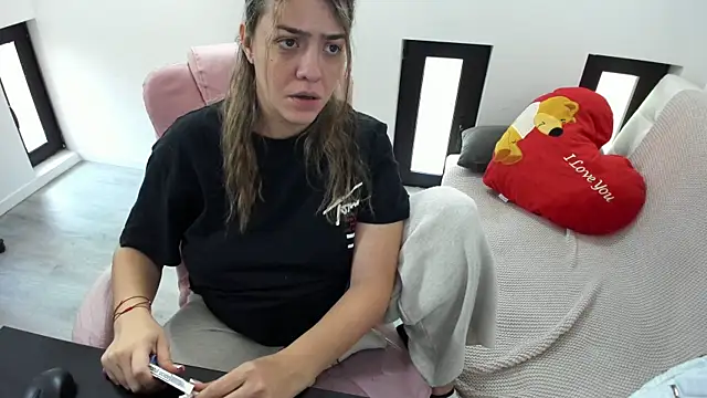 Dyana Kaylinn online show from April 22, 2026, 4:59 am