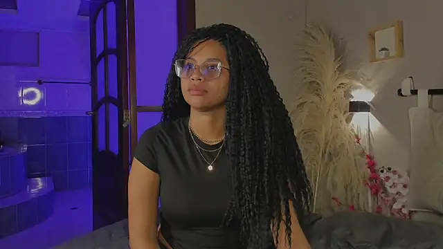 nayah   online show from February 20, 2025, 8:14 pm