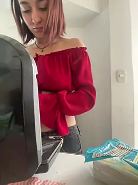 rosemonrooe online show from January 18, 2025, 2:33 pm