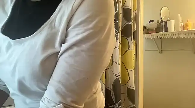 MommyConfident online show from March 6, 2025, 7:43 pm